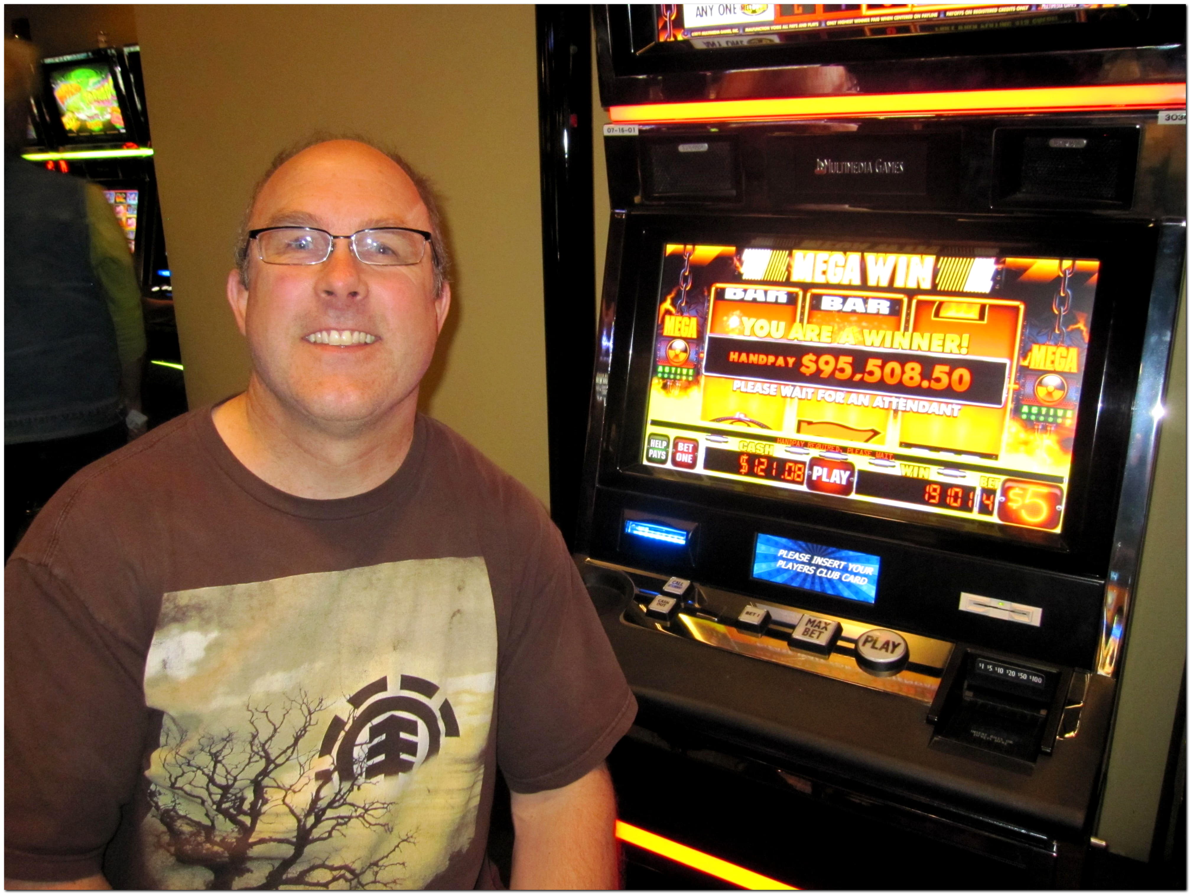 $305 Daily freeroll slot tournament at Dunder Casino